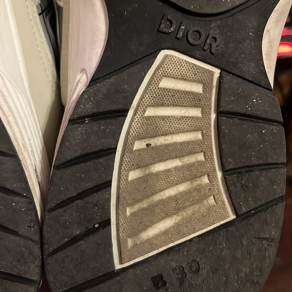 Dior b22s good condition worn 3 times - Picture 2 of 3